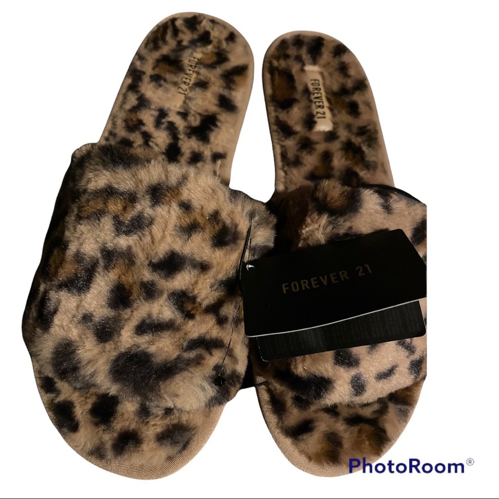 NWT Forever 21 leopard print  faux fur slippers - Picture 4 of 5